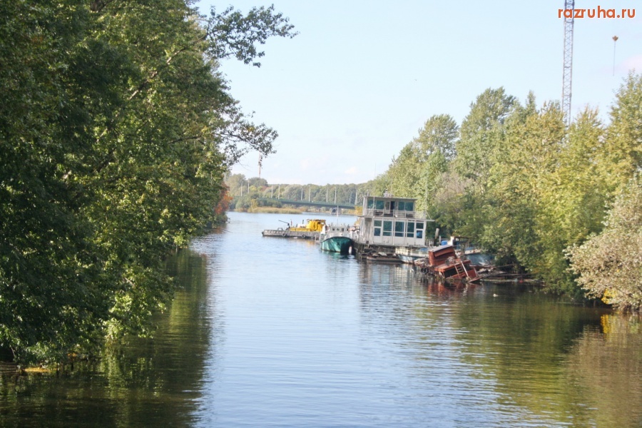 Санкт-Петербург - Петроградский район. Пристанище погибших кораблей на реке Ждановке. Экология.