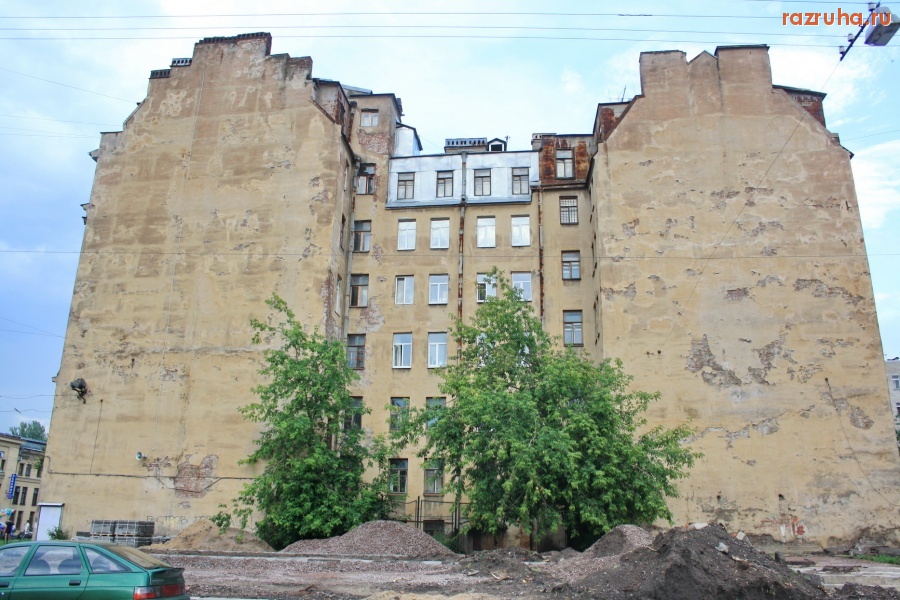 Санкт-Петербург - Петроградский район.  Эти деревья снесли летом 2010 года.