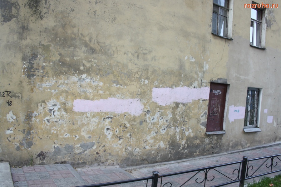 Санкт-Петербург - Петроградский район. Зато двор вымощен плиткой