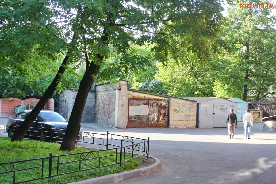 Санкт-Петербург - Петроградский район. ГАРАЖИ. Из интервью Алексея Делюкина 2006 года: 