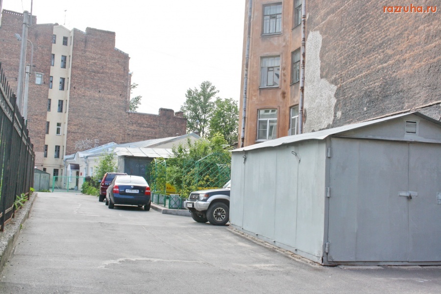 Санкт-Петербург - Петроградский район. ГАРАЖИ. Из интервью Алексея Делюкина 2006 года: 