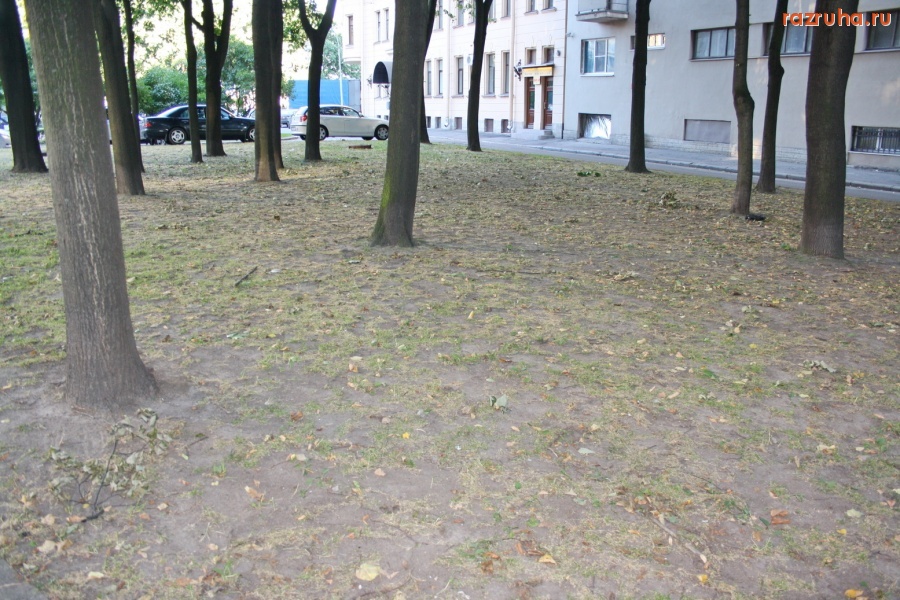 Санкт-Петербург - Петровская набережная. Сквер у полпредства.