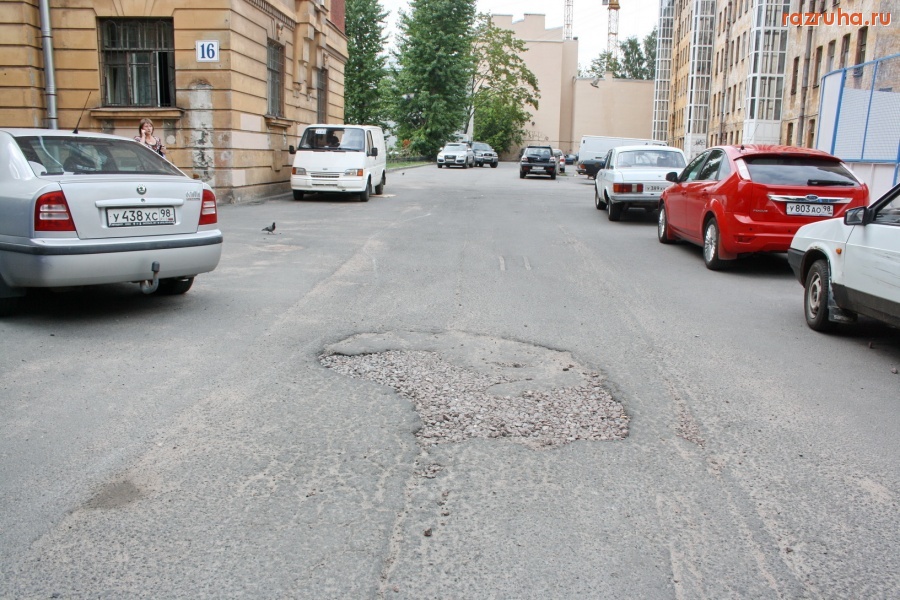 Санкт-Петербург - Петроградский район. Дороги, ведущие в Законодательное собрание. Алексей Делюкин: «…В 2009 году мы… завершили работы по асфальтированию и мощению плиткой более 500 тысяч кв.м. площади…»