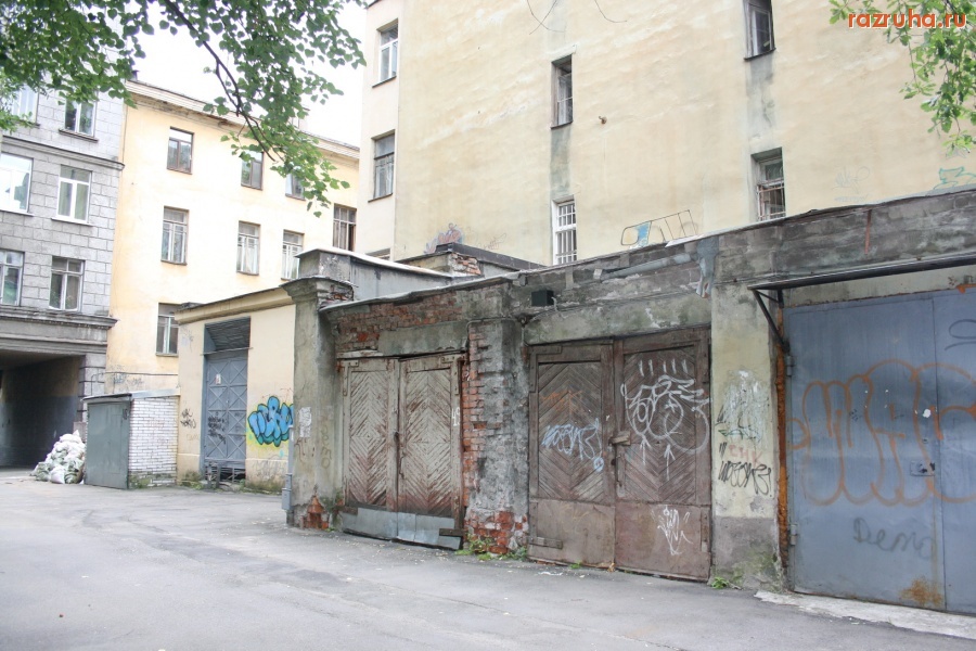 Санкт-Петербург - Петроградский район. ГАРАЖИ. Из интервью Алексея Делюкина 2006 года: 