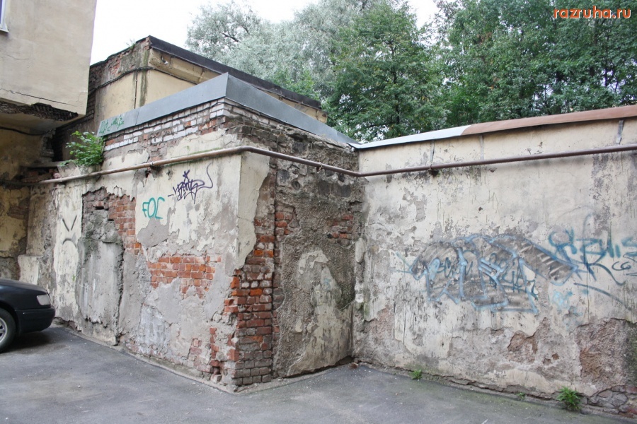Санкт-Петербург - Петроградский район. Арки, дворики, фасады улиц Ижорская и Колпинская. Граффити