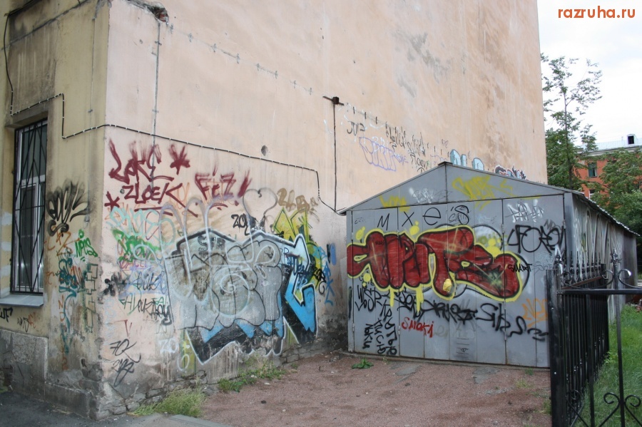 Санкт-Петербург - Петроградский район. ГАРАЖИ. Из интервью Алексея Делюкина 2006 года: 