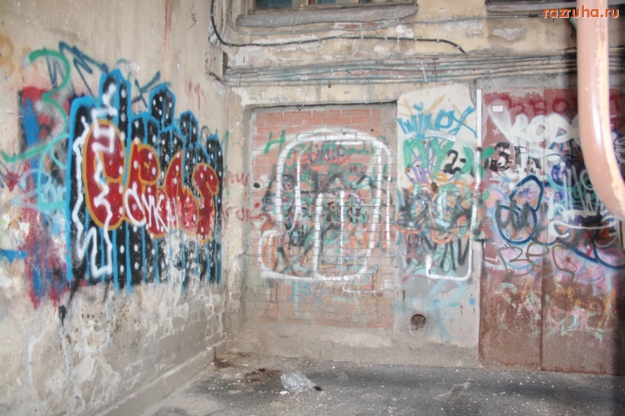 Санкт-Петербург - Петроградский район. Арки, дворики, фасады улиц Ижорская и Колпинская