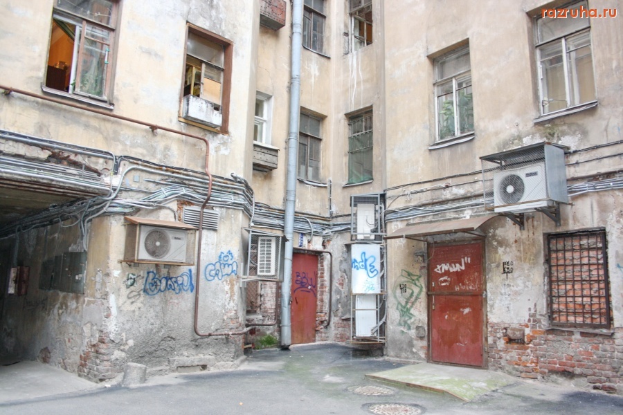 Санкт-Петербург - Петроградский район. Малый проспект ПС. Дворики, фасады.