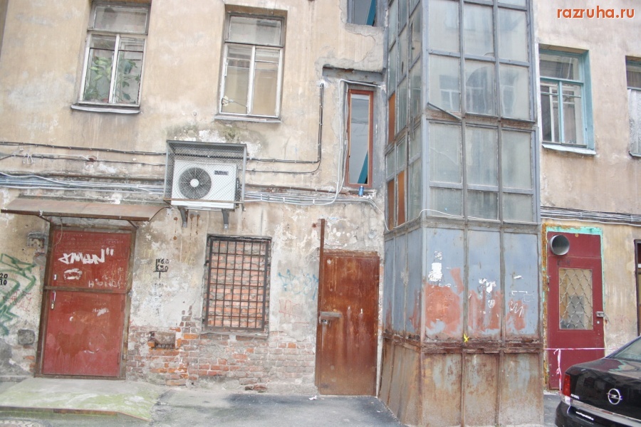 Санкт-Петербург - Петроградский район. Малый проспект ПС. Дворики, фасады.