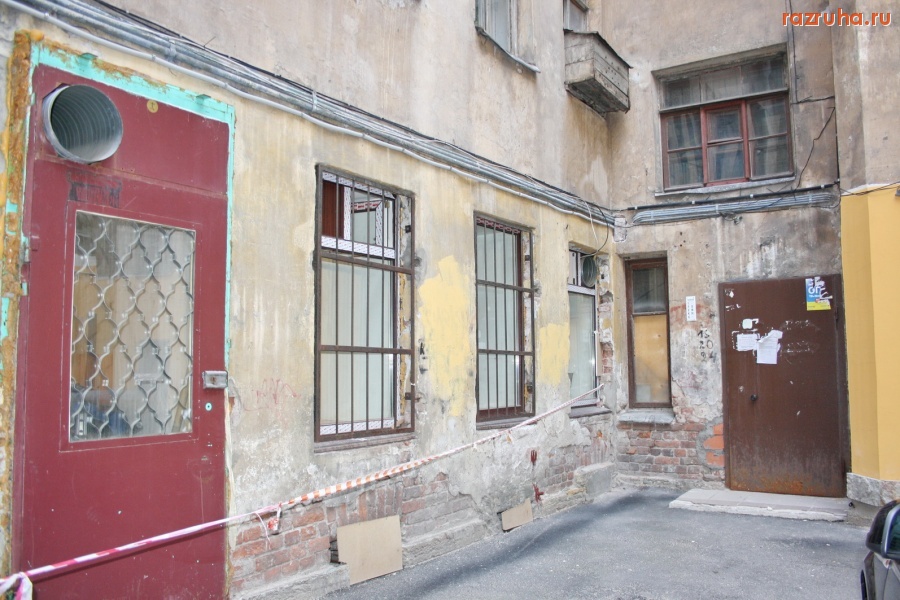 Санкт-Петербург - Петроградский район. Малый проспект ПС. Дворики, фасады.