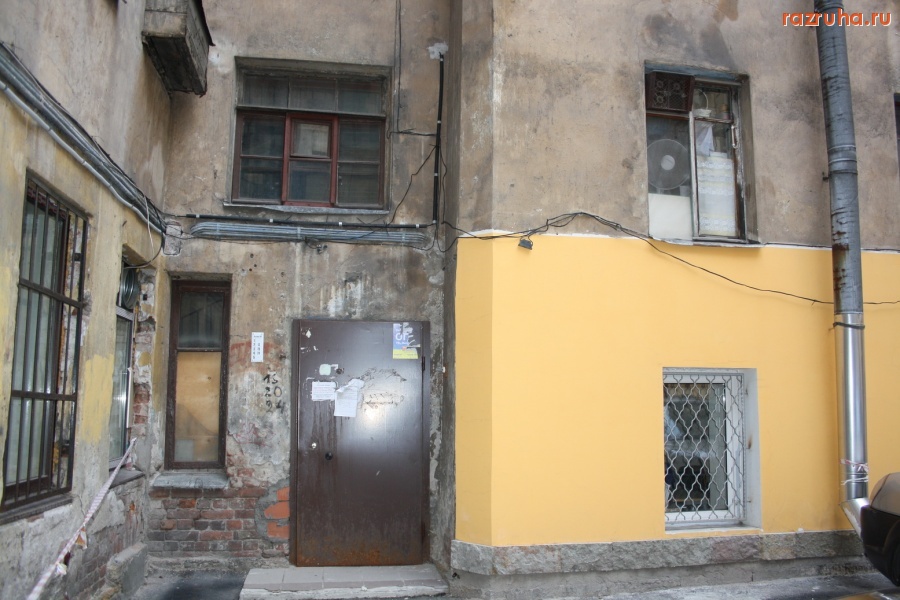 Санкт-Петербург - Петроградский район. Малый проспект ПС. Дворики, фасады.