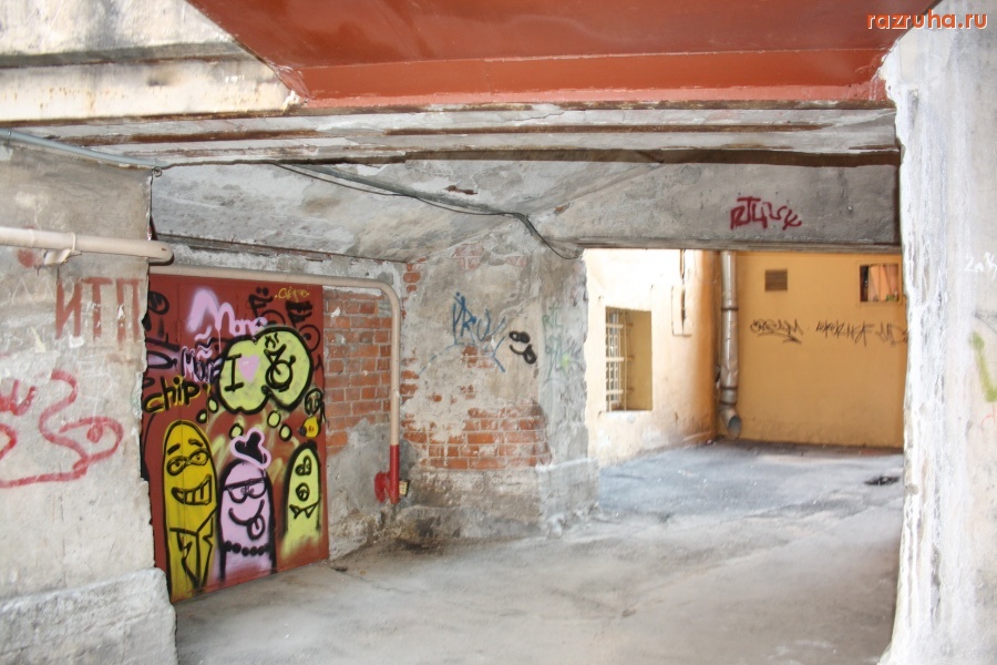 Санкт-Петербург - Петроградский район. Ул. Большая Зеленина 16. Фасад во дворе.