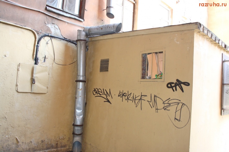 Санкт-Петербург - Петроградский район. Ул. Большая Зеленина 16. Фасад во дворе.