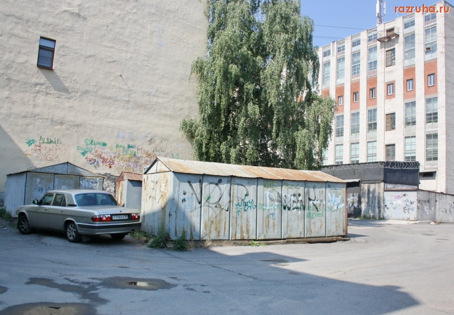 Санкт-Петербург - Петроградский район. ГАРАЖИ. Из интервью Алексея Делюкина 2006 года: 