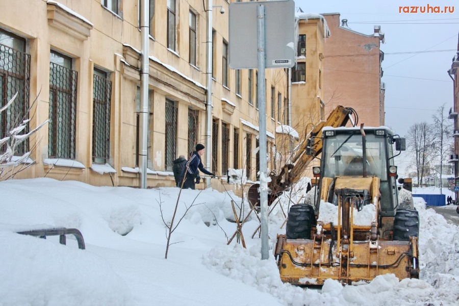 Санкт-Петербург - А лопатой лучше...