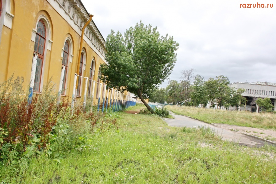 Санкт-Петербург - Петроградский район.  Спортивная площадка Военно-инженерной космической академии.