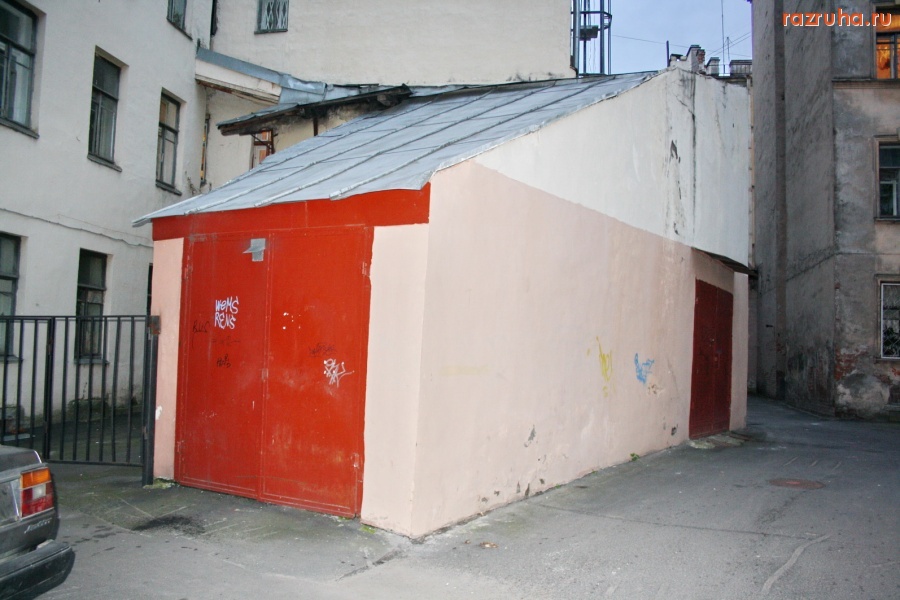 Санкт-Петербург - Петроградский район. Из интервью Алексея Делюкина 2006 года: 