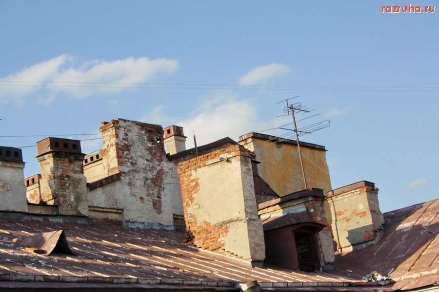 Санкт-Петербург - Крыша обычного дома в Петроградском районе.