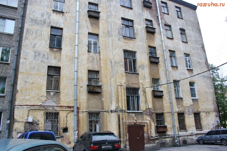 Санкт-Петербург - Петроградский район. От красивых отчетов главы администрации Делюкина и директора ГУЖА Сербиновой фасады не хорошеют.