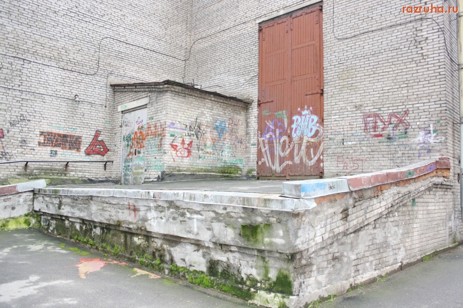 Санкт-Петербург - Петроградский район. Алексей Делюкин 6 лет отчитывается о благоустройстве дворов и ремонте фасадов.