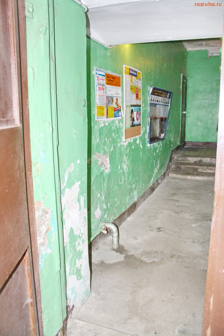 Санкт-Петербург - Петроградский район. Свежеотремонтированный подъезд