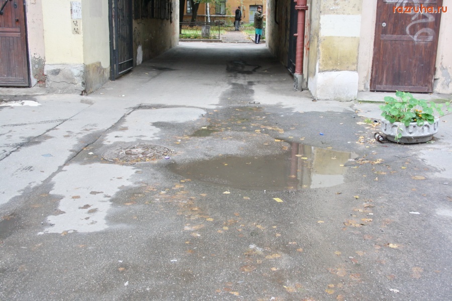 Санкт-Петербург - Петроградский район. Дороги, ведущие в Законодательное собрание. Алексей Делюкин: «…В 2009 году мы… завершили работы по асфальтированию и мощению плиткой более 500 тысяч кв.м. площади…»