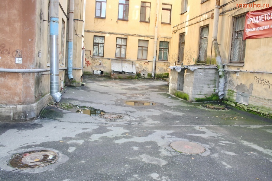 Санкт-Петербург - Петроградский район. Алексей Делюкин 6 лет отчитывается о благоустройстве дворов и ремонте фасадов.