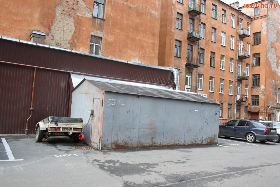 Санкт-Петербург - Петроградский район. Гаражи. Чкаловский проспект. Из интервью Алексея Делюкина 2006 года: 