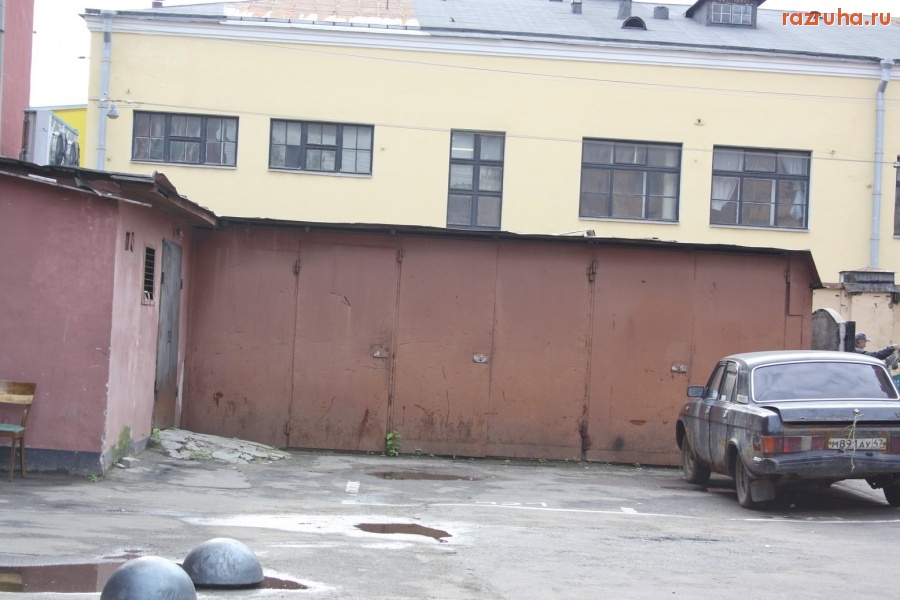 Санкт-Петербург - Петроградский район. Гаражи. Чкаловский проспект. Из интервью Алексея Делюкина 2006 года: 