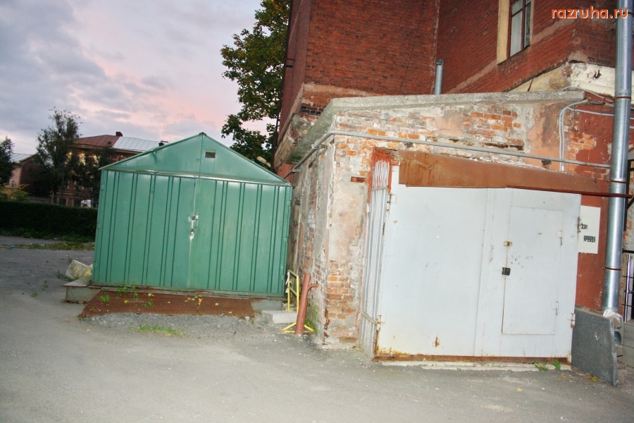 Санкт-Петербург - Петроградский район. ГАРАЖИ. Из интервью Алексея Делюкина 2006 года: 