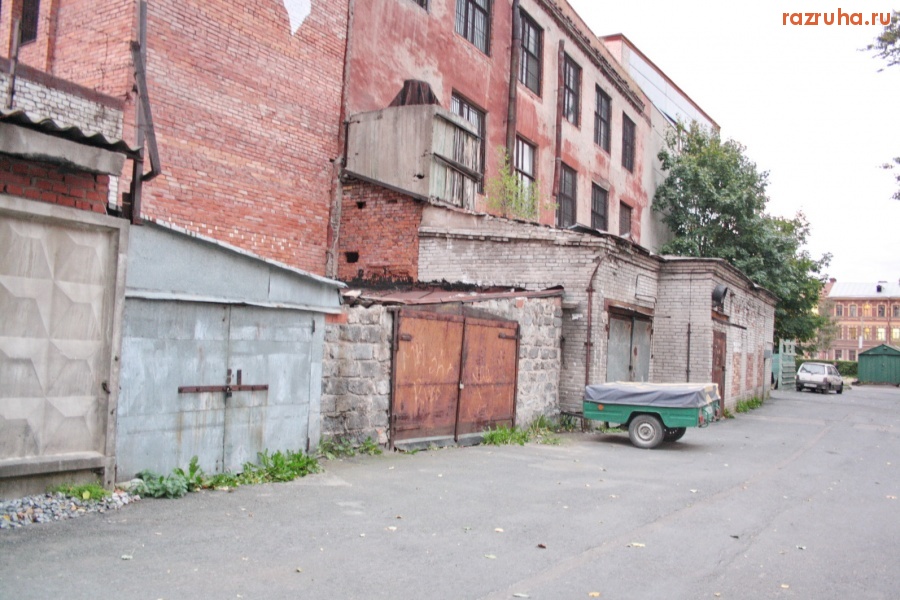 Санкт-Петербург - Петроградский район. ГАРАЖИ. Из интервью Алексея Делюкина 2006 года: 