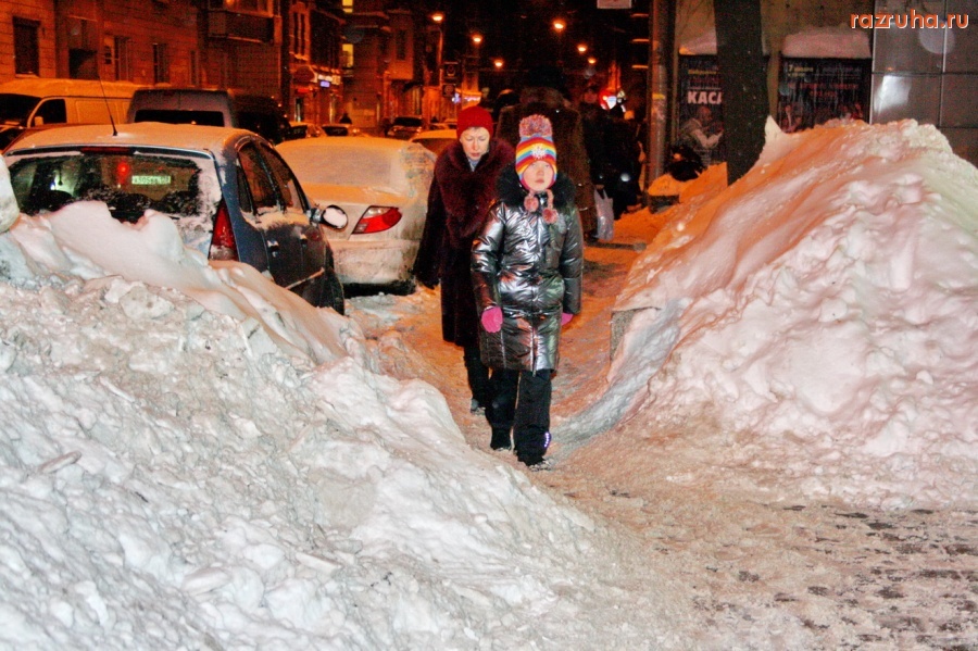 Санкт-Петербург - Большая Зеленина улица у метро Чкаловская и бизнес-центра.