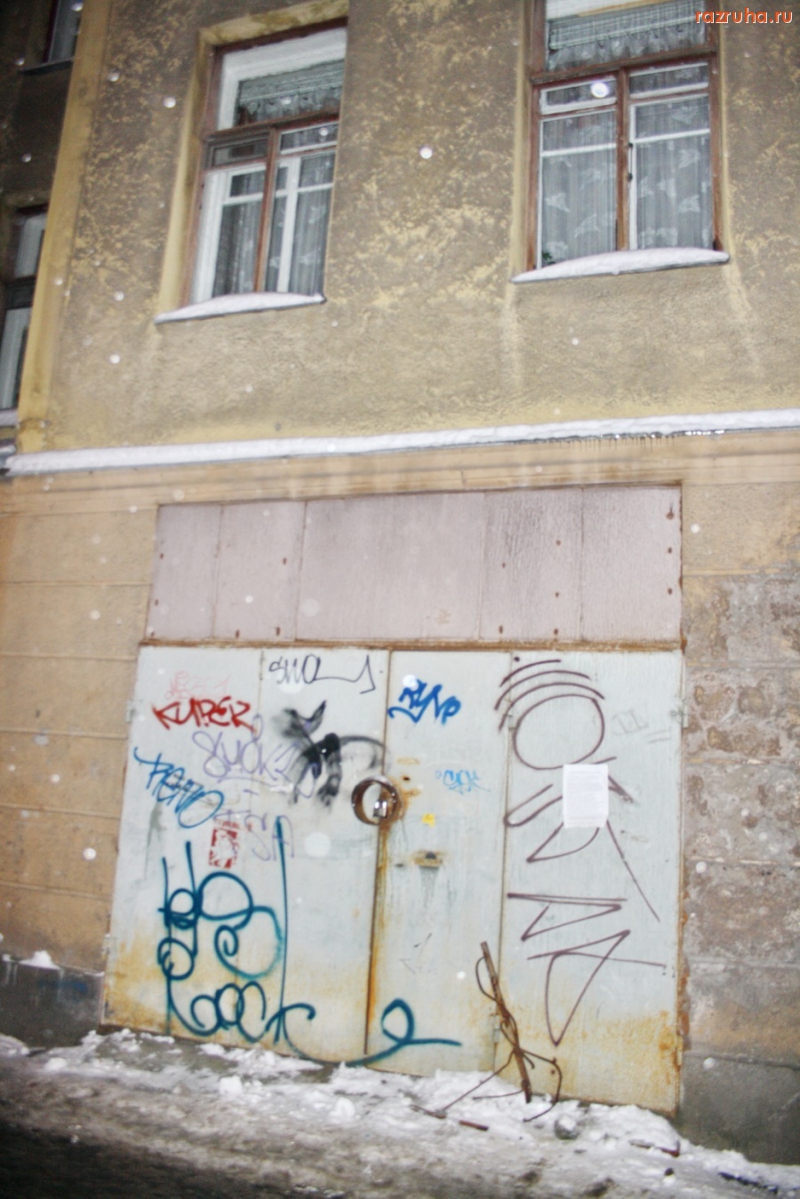 Санкт-Петербург - Петроградский район. ГАРАЖИ. Из интервью Алексея Делюкина 2006 года: 