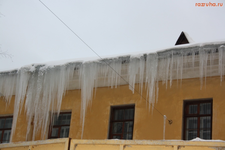Санкт-Петербург - Петроградский район. ВИКА им. А.Ф. Можайского. Сосульки растут...
