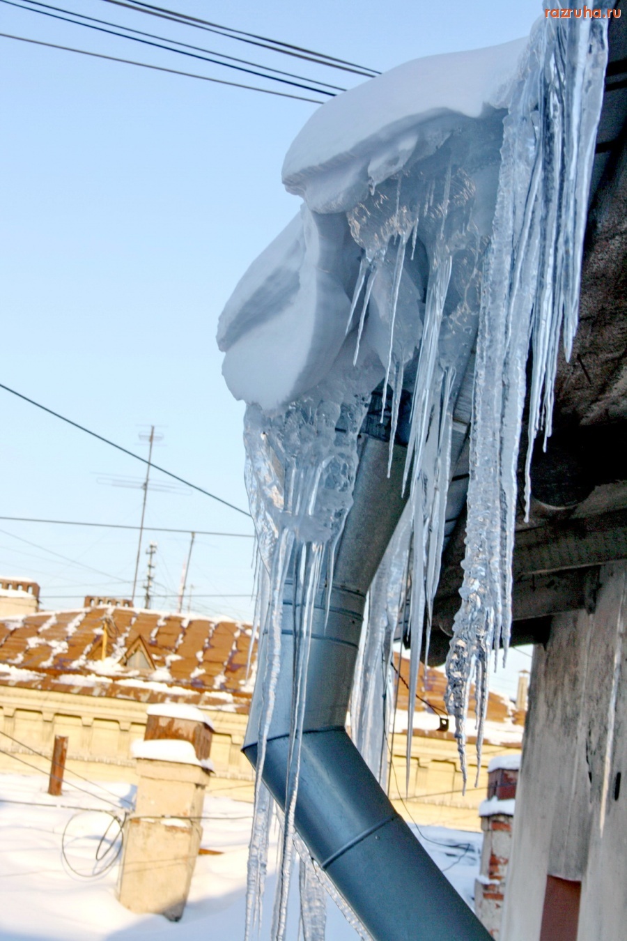 Санкт-Петербург - Петроградский район. ЖКХ. Снег, сосули и фасады.