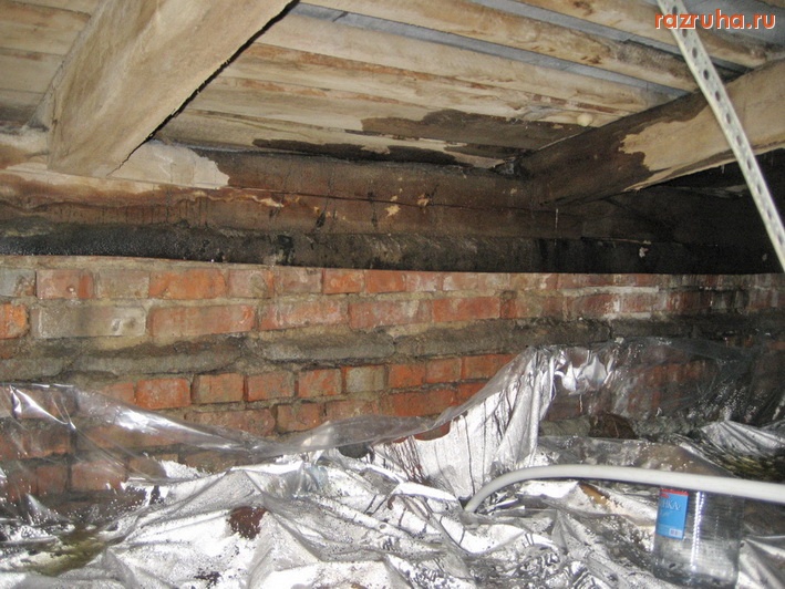 Санкт-Петербург - Петроградский район. Чердак в доме 3 по ул. Красного Курсанта.