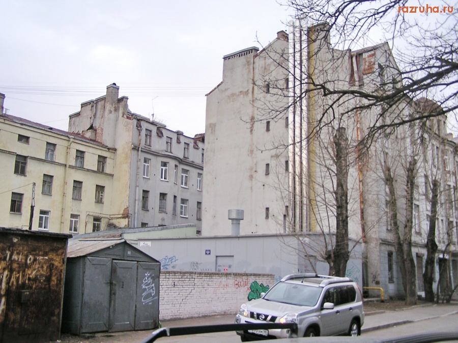 Санкт-Петербург - Петроградский район. ГАРАЖИ. Из интервью Алексея Делюкина 2006 года: 