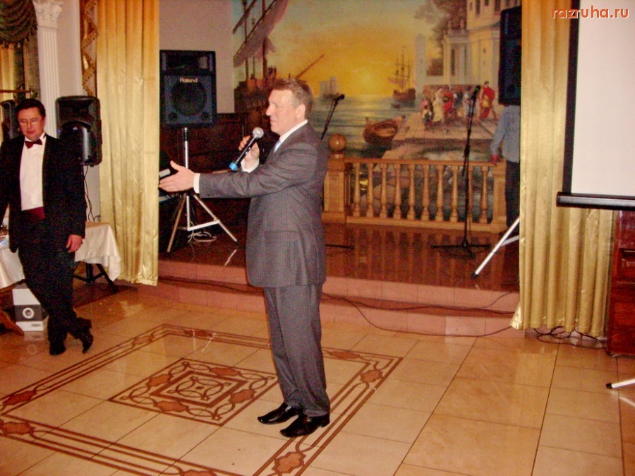 Санкт-Петербург - Делюкин планирует стать депутатом Зак. Собрания. Готовит себя к боям без правил.