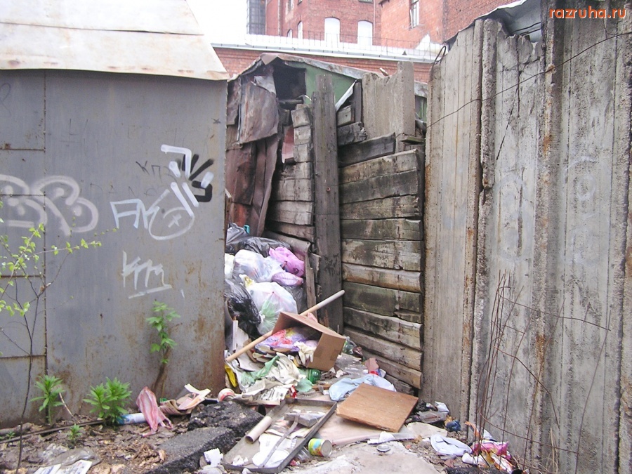 Санкт-Петербург - Петроградский район. ГАРАЖИ. Из интервью Алексея Делюкина 2006 года: 