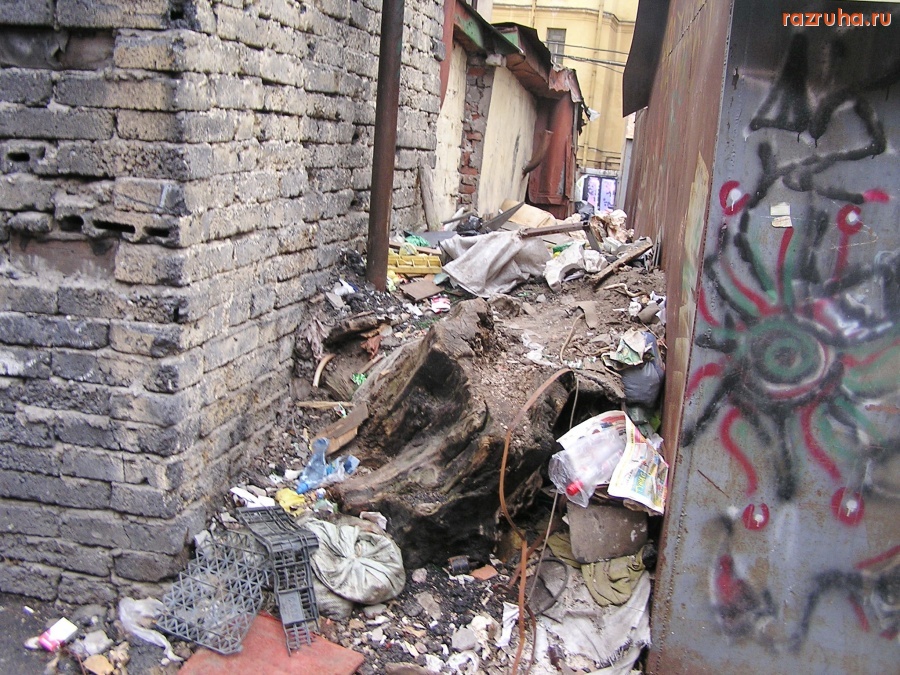 Санкт-Петербург - Петроградский район. ГАРАЖИ. Из интервью Алексея Делюкина 2006 года: 