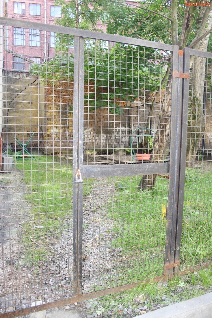 Санкт-Петербург - СПБ, Петроградский р-н. НЕДЕТСКАЯ ПЛОЩАДКА на Провиантском