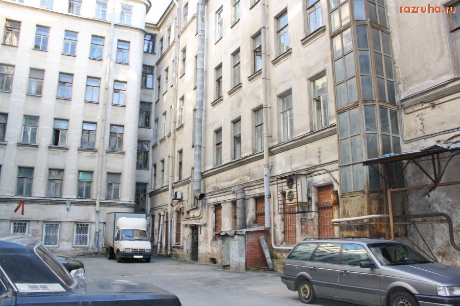 Санкт-Петербург - Непарадная Петроградка. Ул. Блохина. Дворы. Арки. Фасады.