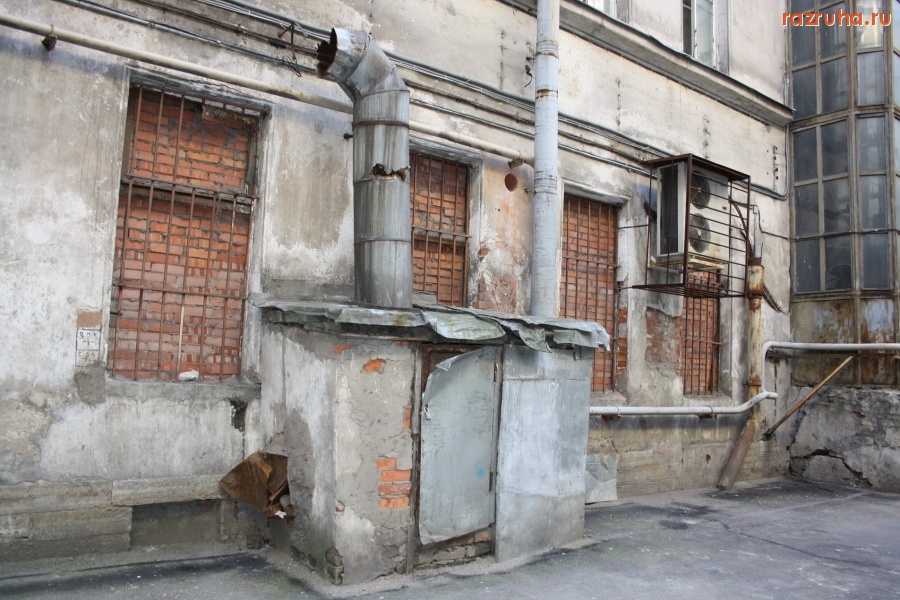Санкт-Петербург - Непарадная Петроградка. Ул. Блохина. Дворы. Арки. Фасады.