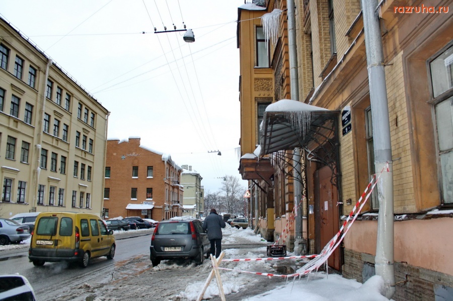 Санкт-Петербург - КОЗЫРЬКИ НА ПЕТРОГРАДСКОЙ