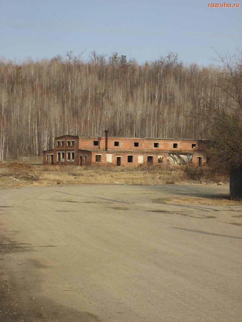 Мухен - Бывшая ремонтно-механическая мастерская.