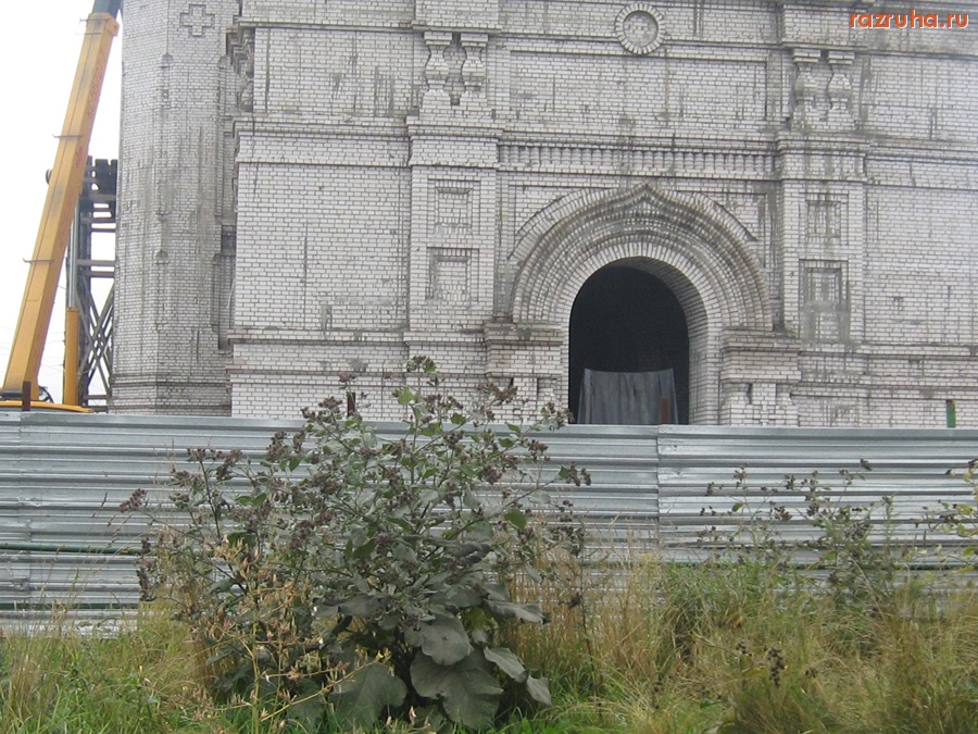 Тверь - лавной достопримечательностью на ж/д вокзале: являются  колючки, которые там растут!