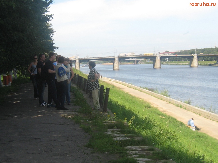 Тверь - Есть на набережной Степана Разина место где не доделали ограждения, так туда теперь экскурсии водят!