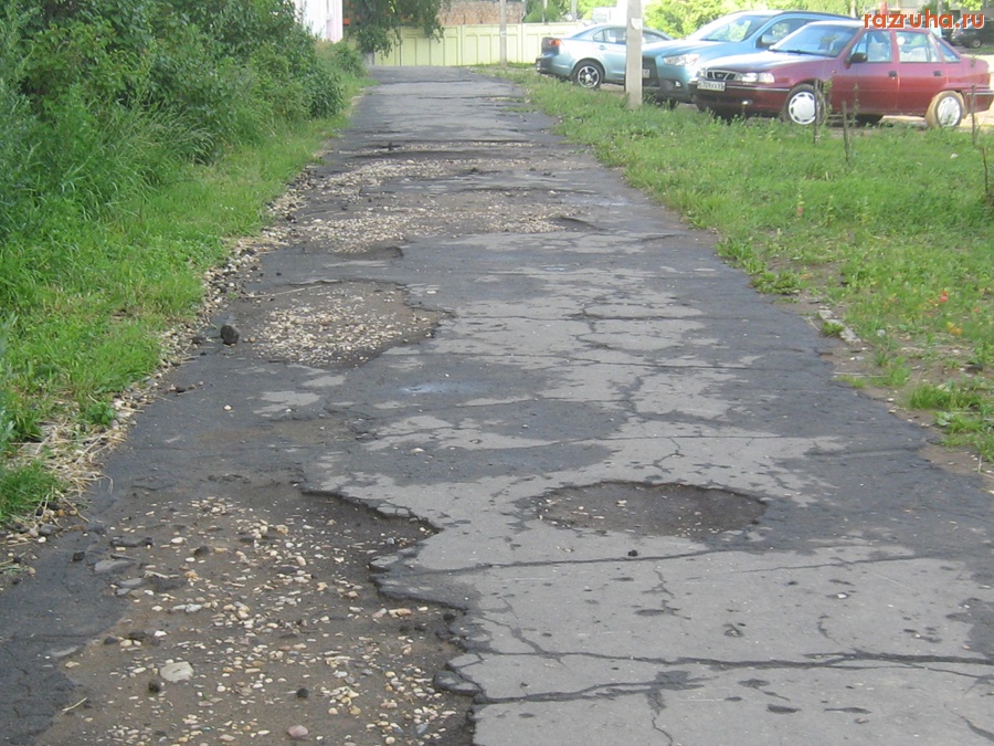 Тверь - л. Мичурина около дома 44: дороги все плохие, здесь и ЯМЫ вековые!!!