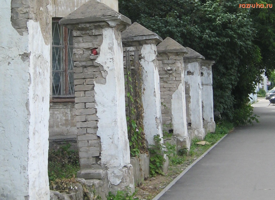 Тверь - Все что осталось от забора на ул. Московской, д. 76.