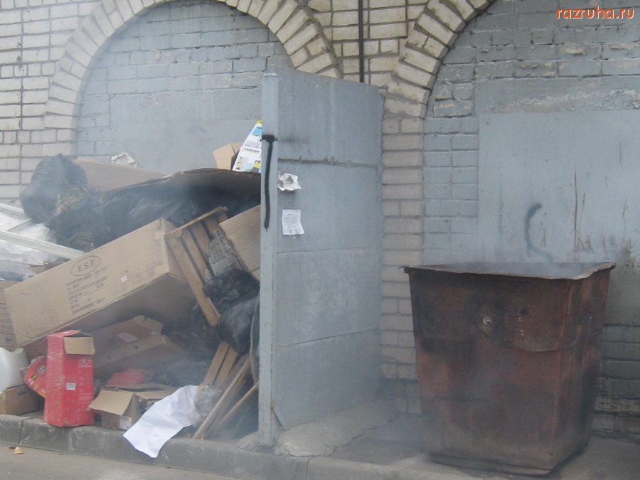 Тверь - Мусор не вывозят так его поджигают. Ул.Коноплянниковой, д.17, корп.1